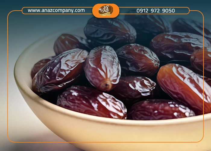 چگونه خرمای تازه را از خشک تشخیص دهیم؟ در این مقاله نکات کاربردی برای تشخیص رنگ، بافت، بو و طعم خرما، روش‌های خرید و نگهداری خرما ارائه شده است تا همیشه خرمای تازه و با کیفیت مصرف کنید.